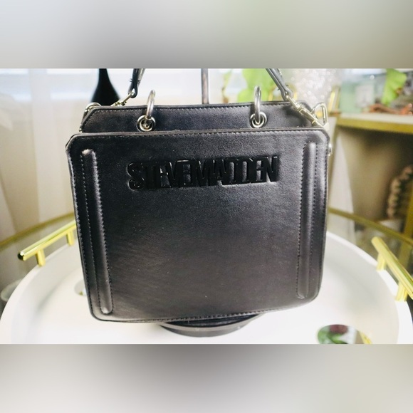 Virtual TikTok Steve Madden Bevelyn Convertible Crossbody Bag - Picture 4 of 11